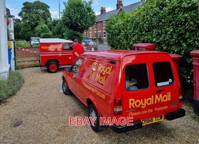 PHOTO  BRITISH POST OFFICE VEHICLES 1987 AUSTIN MAESTRO MAIL VAN D566TCW AND 198