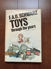 F.A.O. SCHWARZ TOYS THROUGH THE YEARS ~ MARVIN SCHWARTZ ~ 1ST/1ST HBDJ 1975
