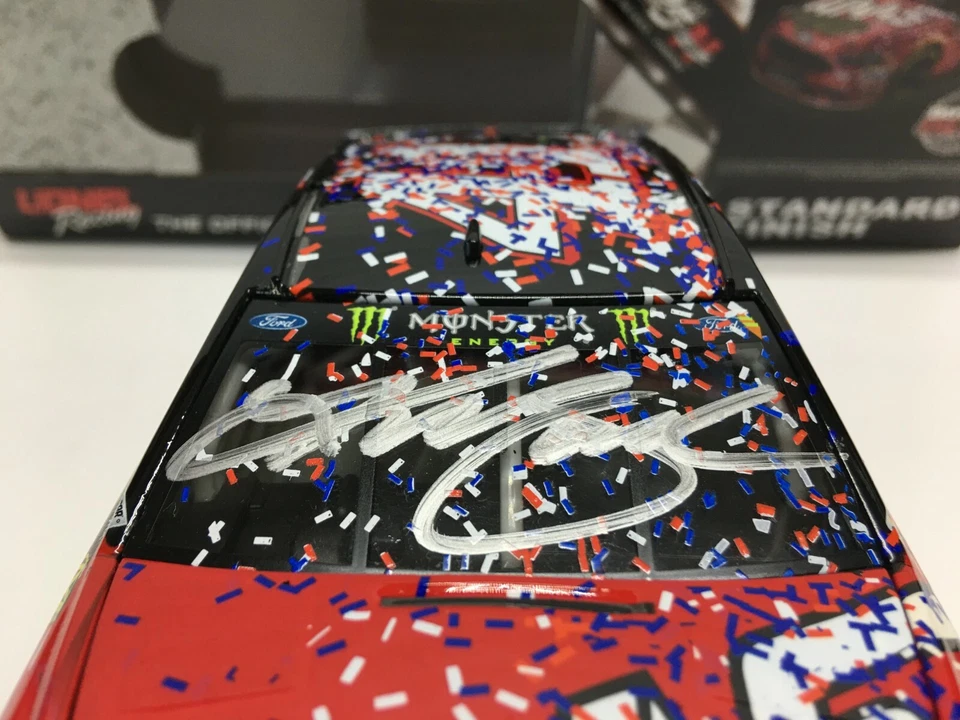 NASCAR DIECAST AUTOGRAFIADO POR KURT BUSCH #41 HAAS / MONSTER DAYTONA 500 WIN 1/24 Foto 2 de 4