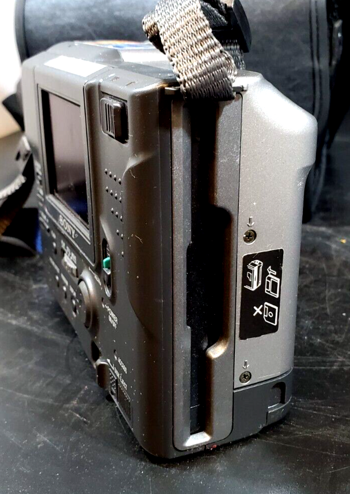 Sony Mavica MVC-FD83 0.9MP Digital Camera - Silver (MVCFD83) for