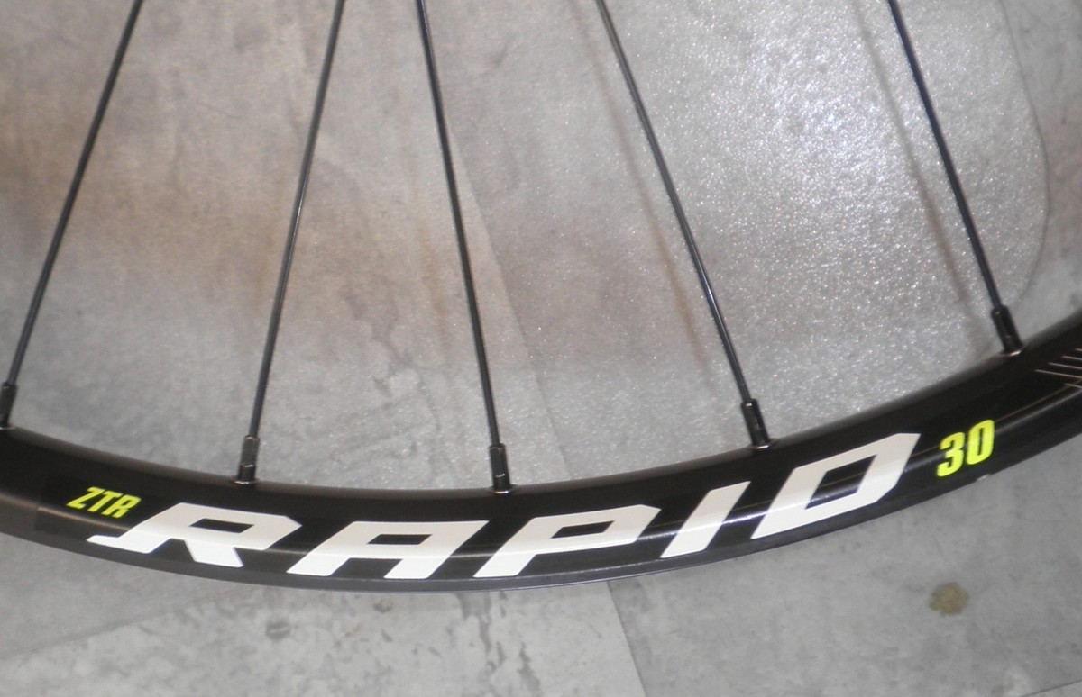 STANS RAPID 30 ZTR NO TUBE 27.5 in X 3 FRONT BIKE BICYCLE RIM/HUB