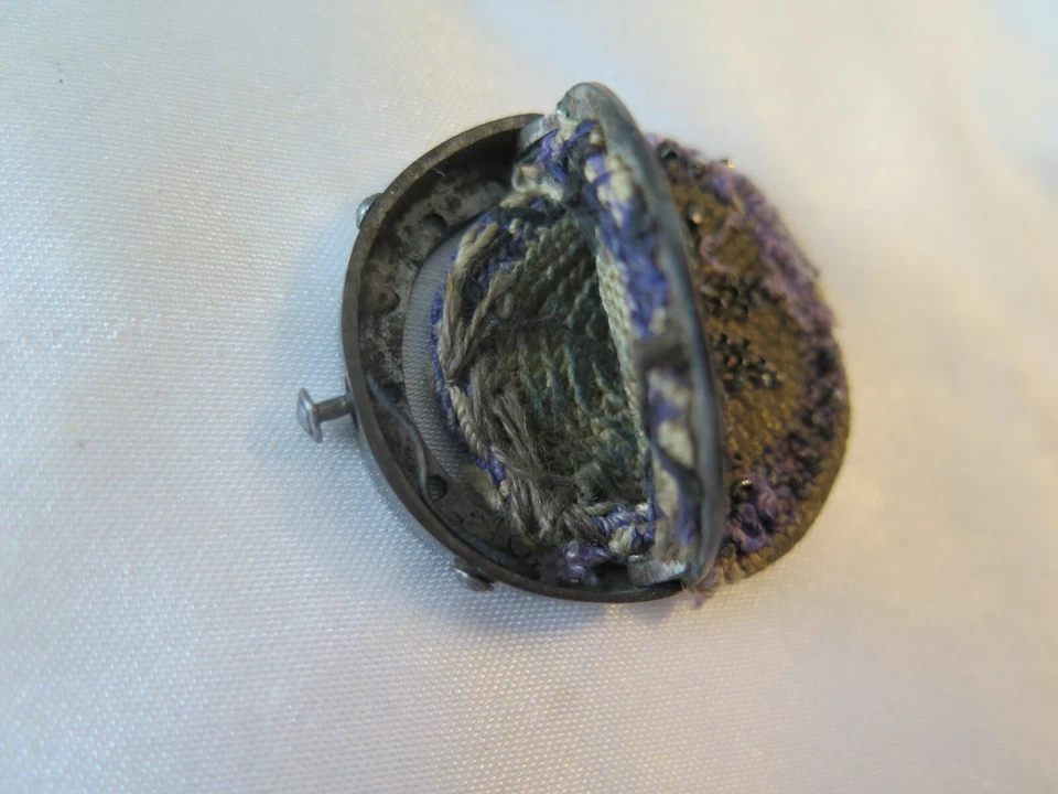 ANTIGUA Cartera Soberana Victoriana de 1800 BOLSO DE MONEDAS DE ORO CON CUENTAS DE METAL PEQUEÑO Foto 4 de 4