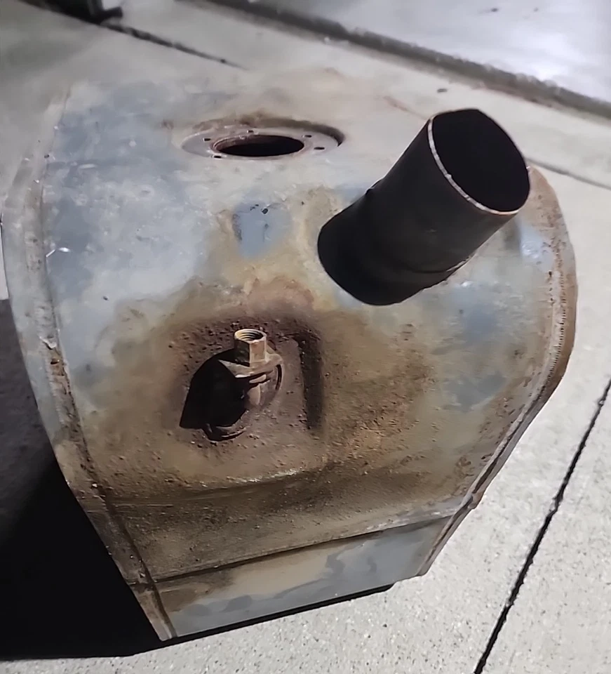 Original 1966-71 International Scout 800a Fuel Tank Left Drivers See descrip - Image 2 of 4