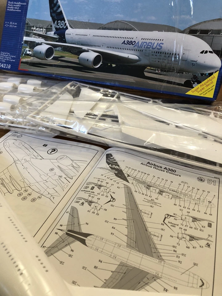 Revell AEREO DI LINEA Airbus A380 New livery First Flight 1:144 N. 04218. Bello. - Immagine 4 di 4