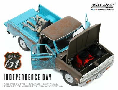 1/18 1971 Chevrolet C-10 Independence Day Alien Figure HWY 18021
