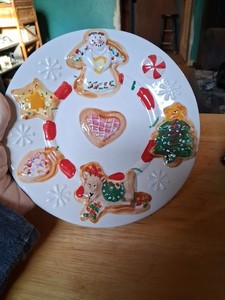 7.5" DECORATED CHRISTMAS PLATE WITH RAISED IMAGES / ANGEL/ TREE / REINDEER