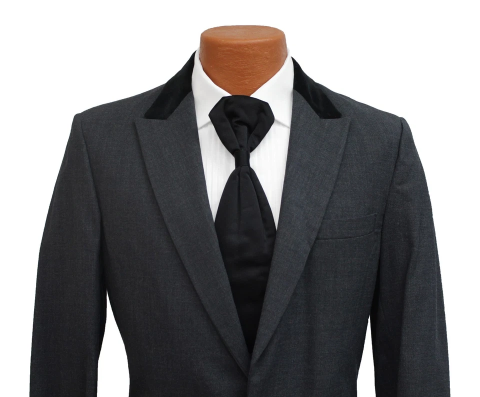 Chaqueta corta cochecito gris carbón después de seis abrigo disfraz victoriano con corbata Foto 2 de 4