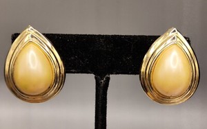 Vintage Gold Tone Rim Yellow ed Faux Pearl Teardrop Stud Post Earrings Jewelry 