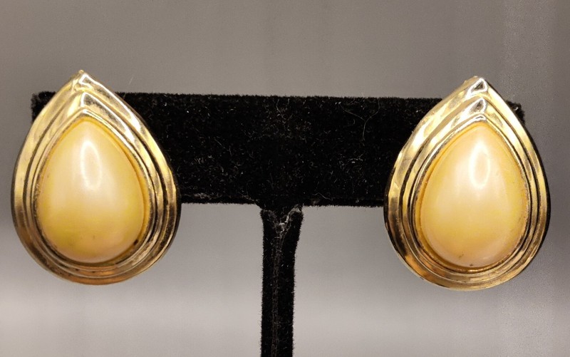 Vintage Gold Tone Rim Yellow ed Faux Pearl Teardrop Stud Post Earrings Jewelry 