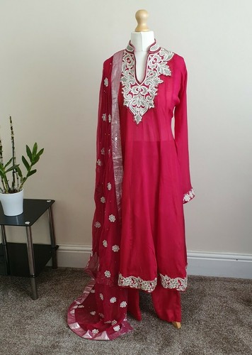 Women clothes Eid/party wear suit Largesize. Embroidereddresswithstoneswork - Picture 6 of 11