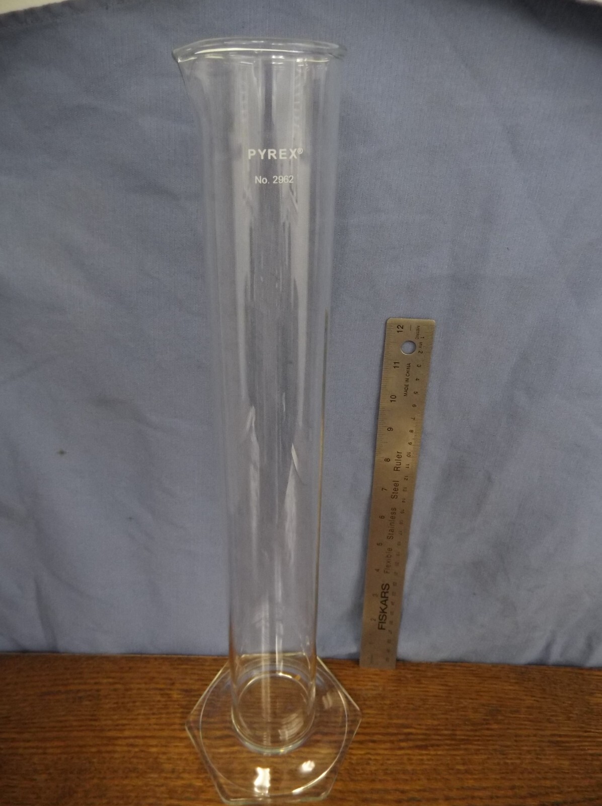 Laboratory Corning Pyrex 1000 mL Hydrometer Cylinder Jar 2962 - 1L Hex Base