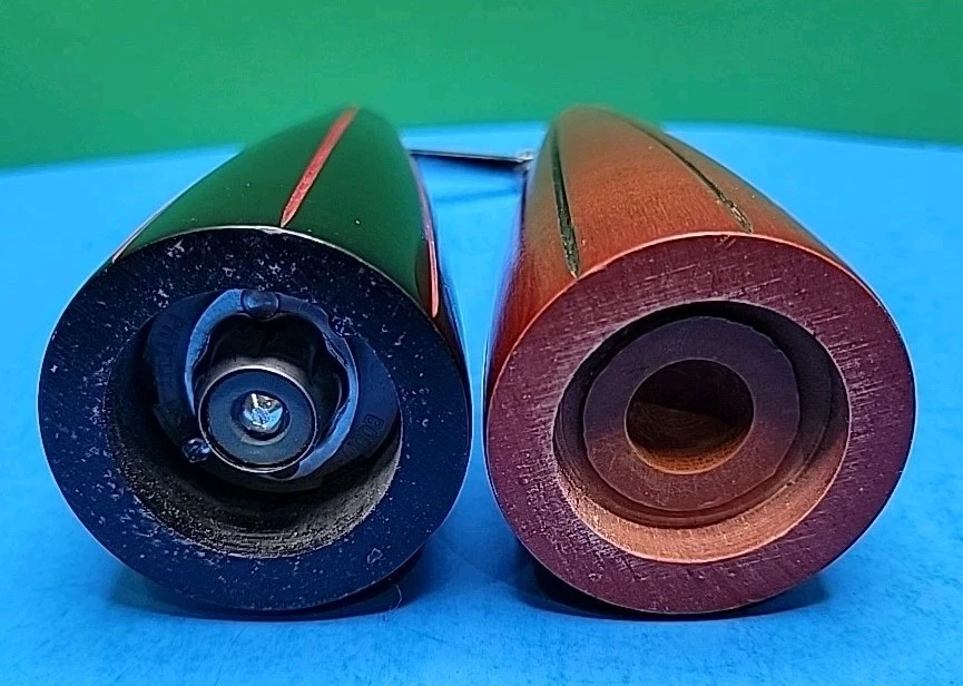 Salero y molino de pimienta Robert Wilhelm - Hecho a mano - 6,5" de alto. Foto 3 de 4