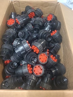 100 Pack Bowsmith 6 Outlet Emitter 2.0 GPH 1/2'' FIPT Inlet Red Cap 15 PSI