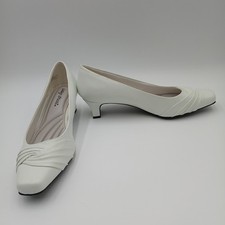 Easy Street Women's White Pumps Sz. 8.5W