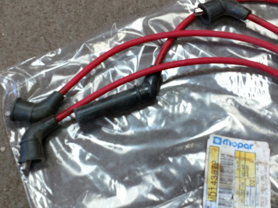 MD143879 NOS MOPAR 原始设备制造商点火火火花塞电线套装适用于 1992 年 COLT EAGLE SUMMIT — 第 3/4 张图片