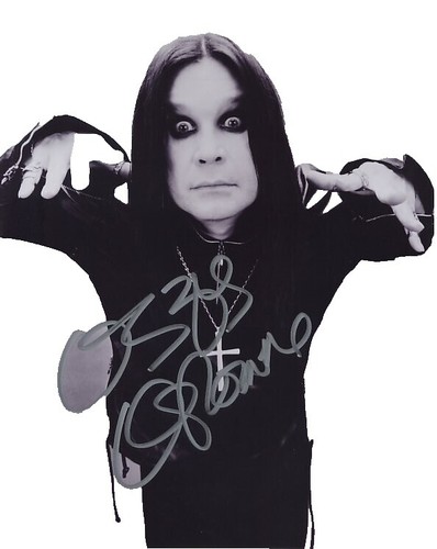 ケイト・ブッシュ FC キット サイン写真 UK ケイト・ブッシュが1980年のシングル「Breathing」のバットを着用