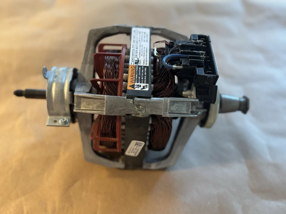 Secadora GE: Motor de accionamiento y polea, placa de montaje del motor (WE49X28295 / WE17X23856) Foto 4 de 4