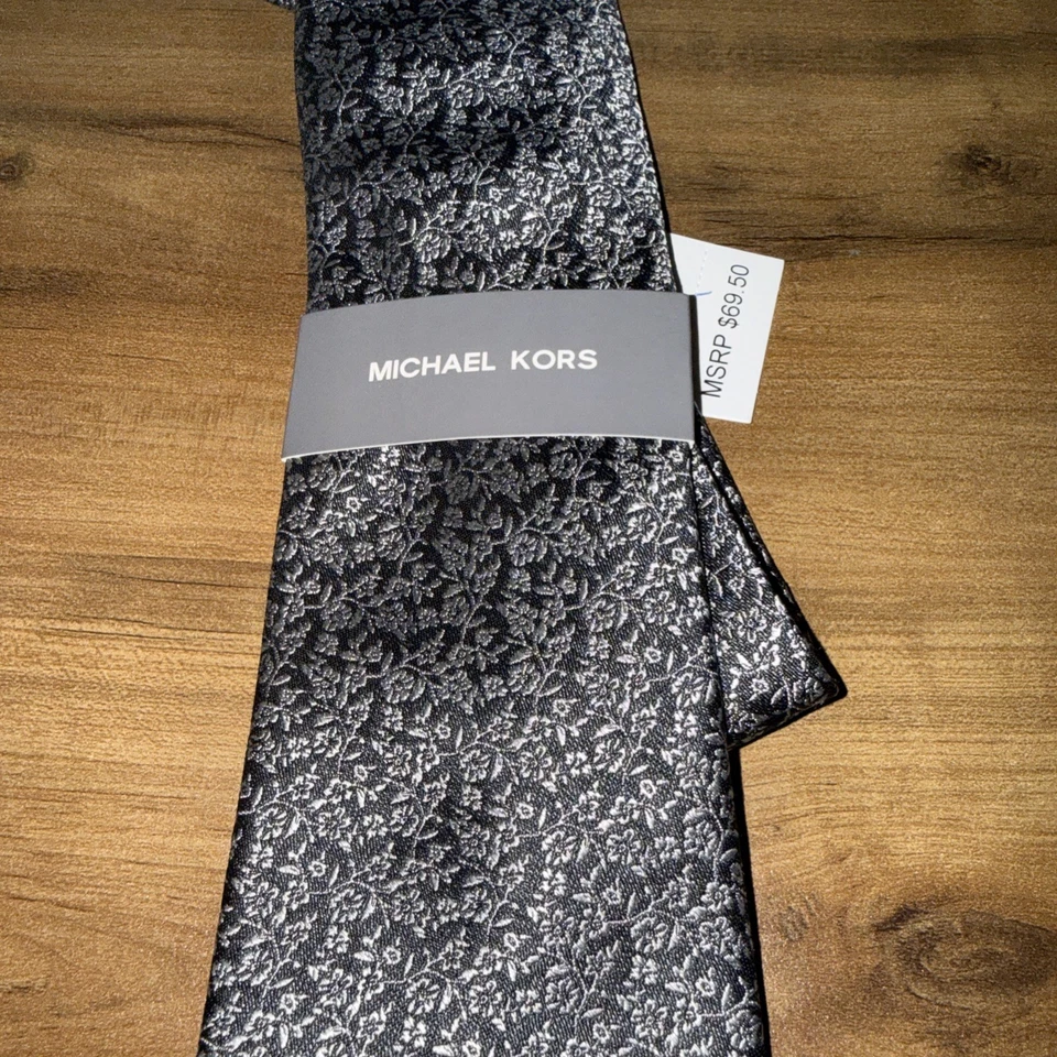 Corbata para hombre Michael Kors mezcla de seda linley floral - negra Foto 2 de 4