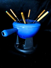 SERVICE FONDUE COUSANCES =Le CREUSET Poelon fonte émaillée Bleue Vintage rare