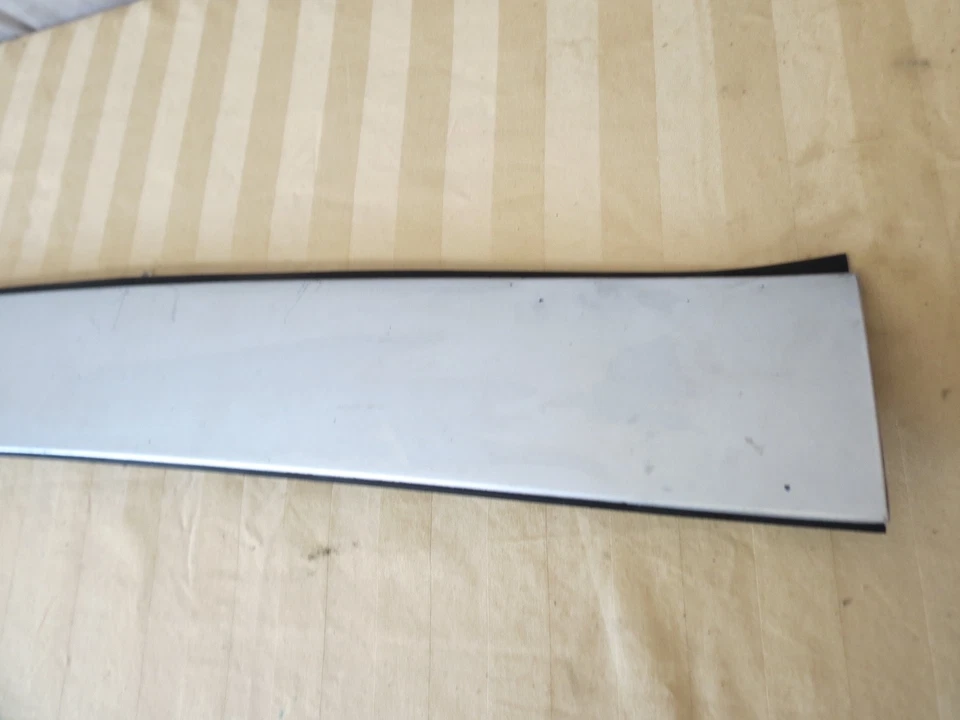 04-08 Chrysler Crossfire Front TOP CENTER Windshield A-Pillar Molding Trim OEM Foto 2 de 4