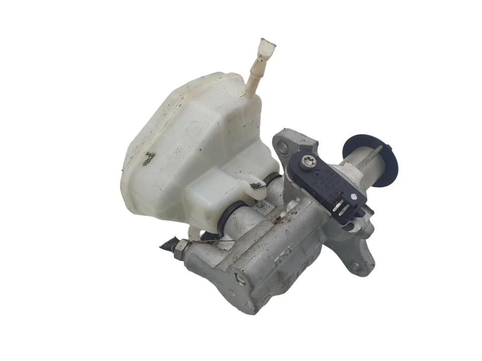 Porsche Cayenne Brake Master Cylinder 3.0 Diesel MCV.VA 2015 - Image 2 of 4