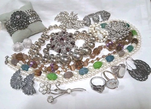 Vintage To Modern Mixed Jewelry Lot LC, Trifari  21 Pieces Silvertone Rhinestone