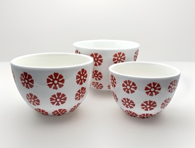 CRATE & BARREL Full Set 3 Pc. Nesting Bowls Red/White Floral Geometric Snowflake