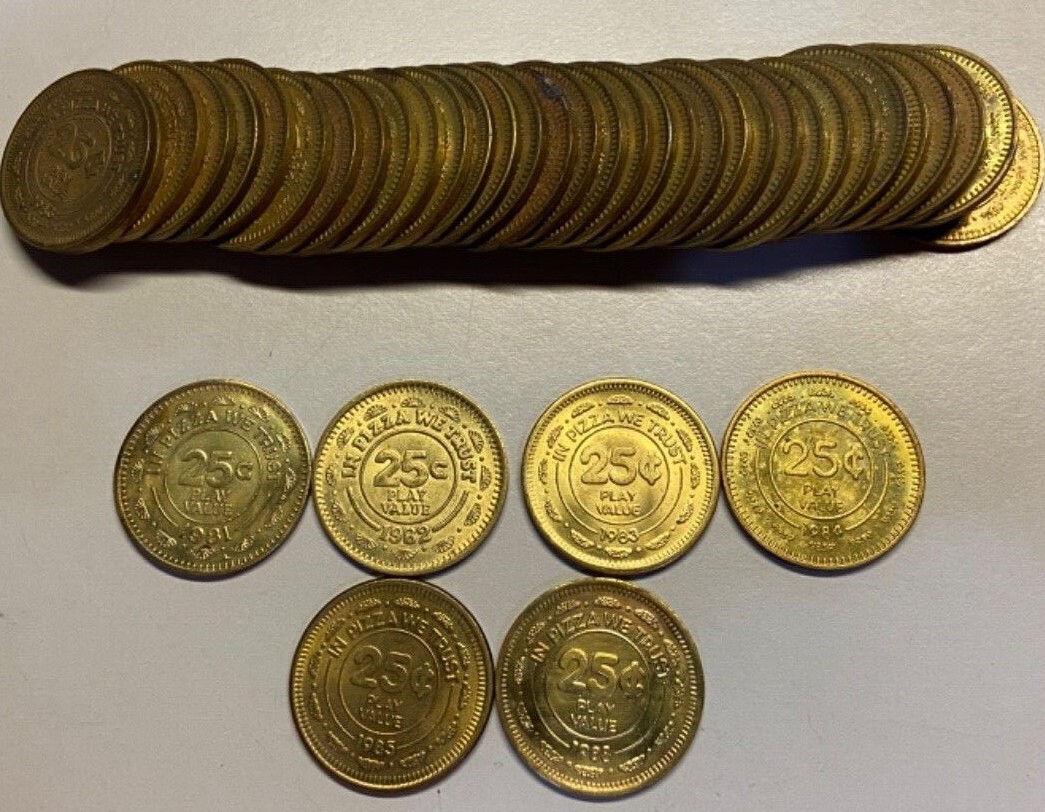 コレクション this is trust coins Vintage 1980s Chuck E Cheese Tokens 