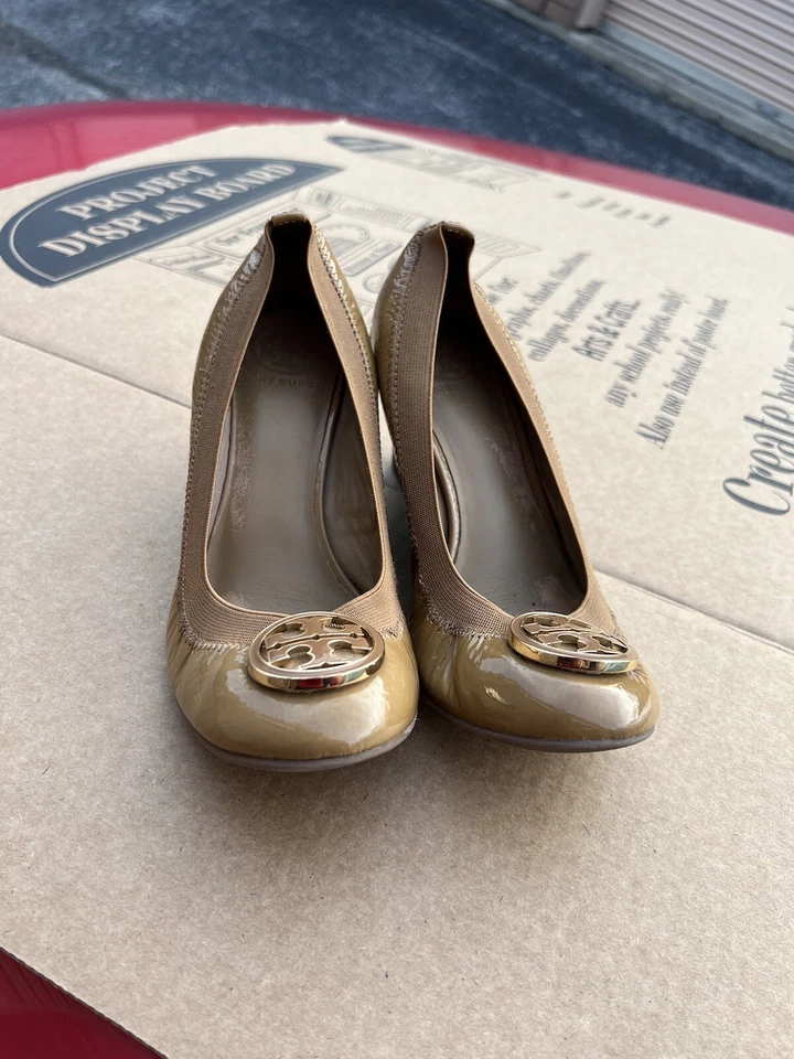 Tory Burch Caroline 2 Light Brown Patent Leather 2.5" Wedge Heels Women’s Sz 7M - Image 2 of 4