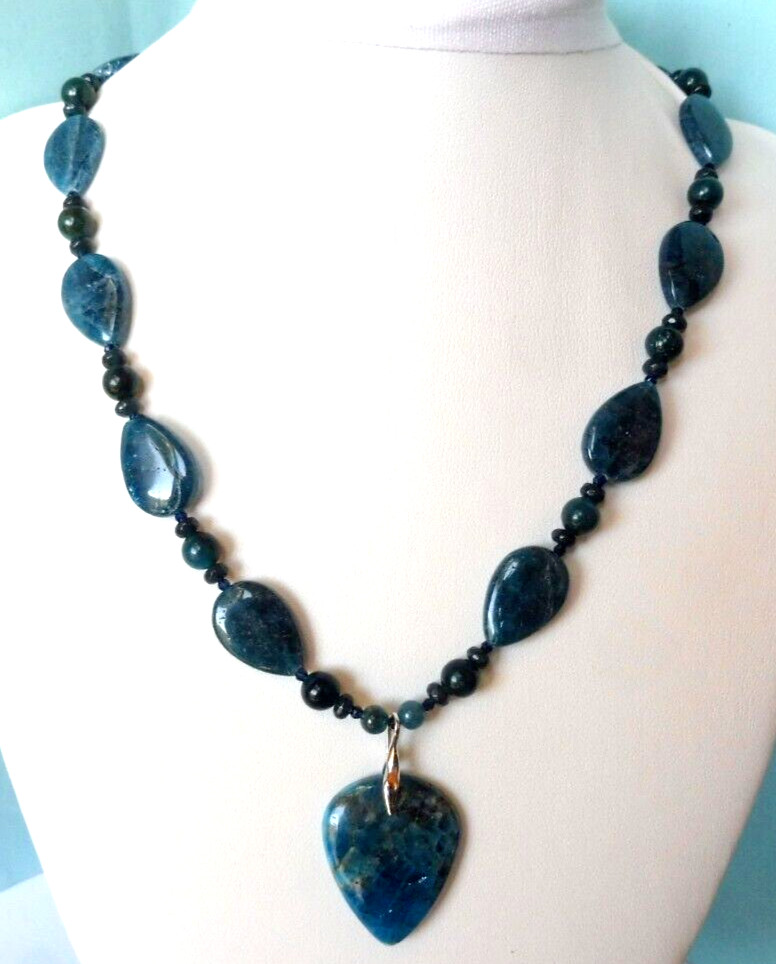 Collier en Apatite de Madagascar et argent massif, le cadeau d'anniversaire idéal