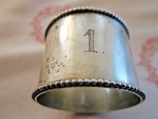 Serviettenring Silber gemarkt 800 und 3 weitere Punzen graviert mit 1