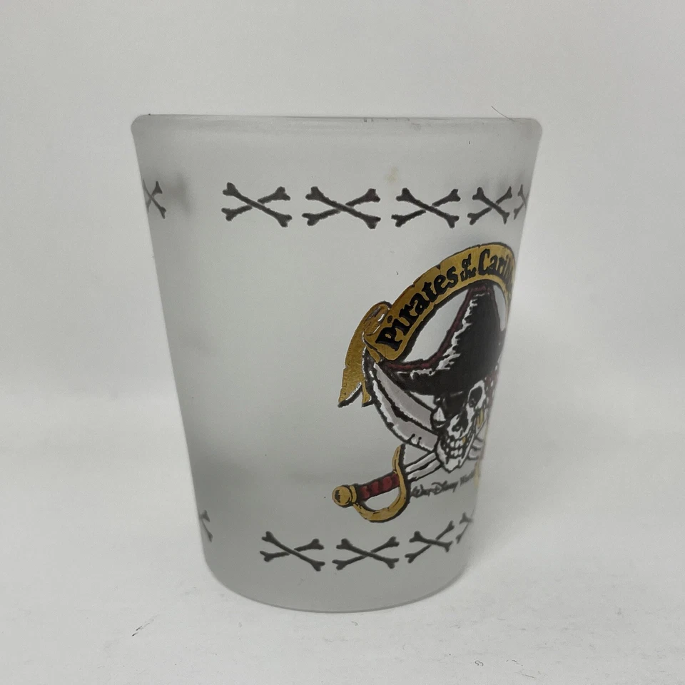 Vaso de chupito esmerilado Walt Disney World Piratas del Caribe 1 fl oz Foto 2 de 4