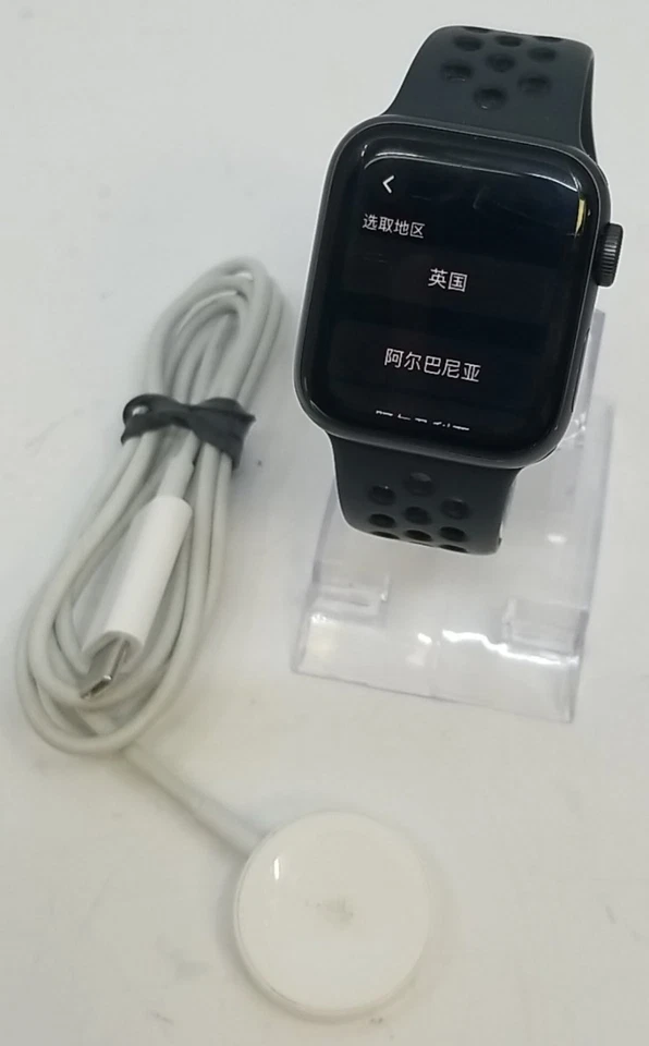 Apple Watch SE Nike 40mm Space Grey Aluminum Case  Anthracite/Black Sport Band, photo 2 of 4