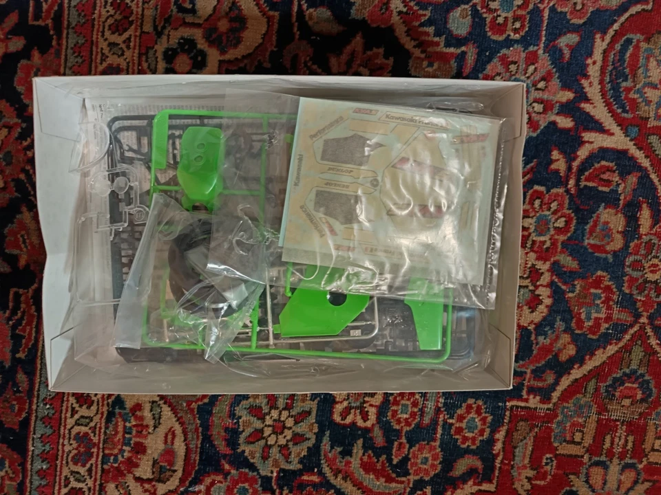 Kawasaki KR1000F Endurance Racer - Tamiya 1/12 - Immagine 2 di 2