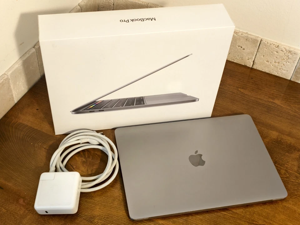 Apple MacBook Pro 13,3 Zoll (256GB SSD, Intel Core i5 8. Gen, 3,90 GHz, 8GB)..., foto 1 di 5
