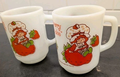 Vtg Strawberry Shortcake Milk Glass Mugs  Lot Of 2 1980s Anchor Hocking READ