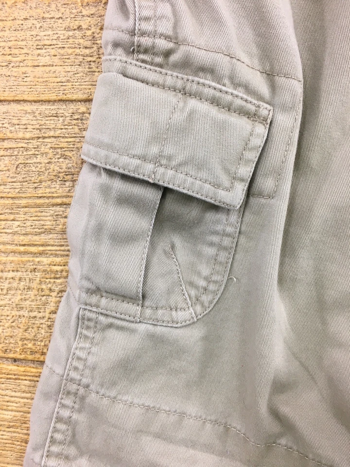 Macacão The Children’s Place masculino tamanho 3T bronzeado bolsos cargo jumper - Imagem 2 de 4