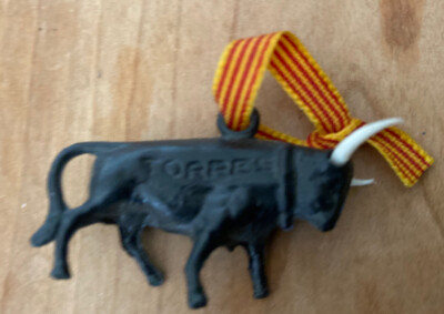 VINTAGE WINE ADVERTISING BULL TORRES SANGRE DE TORO WINE W/RIBBON