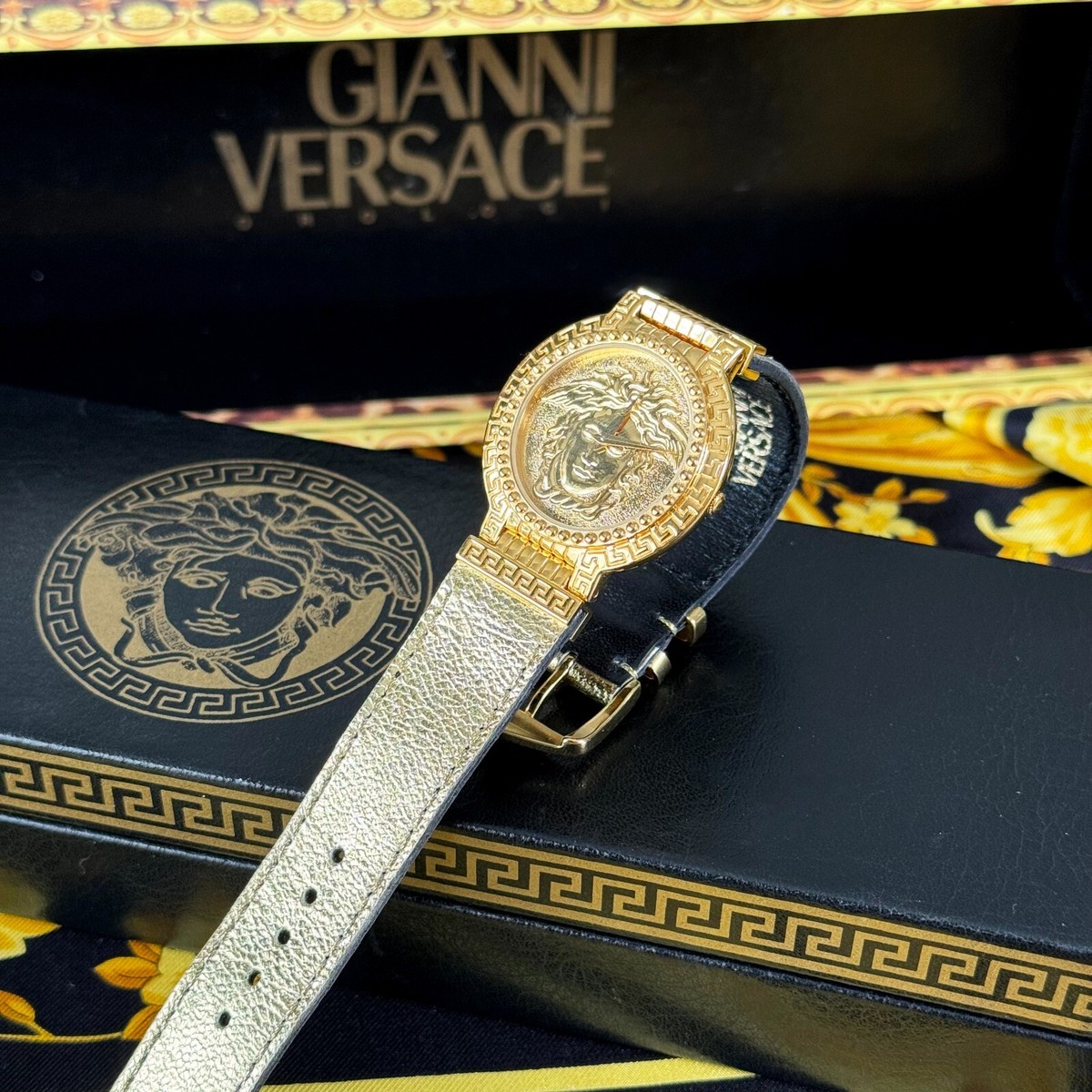 GIANNI VERSACE SIGNATURE Medusa Gold Plated G10 Men's Watch w/ box