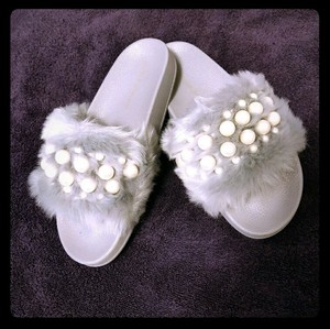 faux fur flip flops