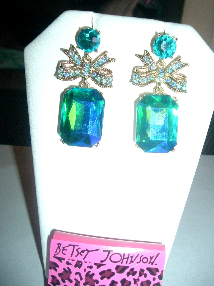 Pendientes perforados Betsey Johnson con forma de esmeralda azul + arcos de cristal pavé - nuevos con etiquetas Foto 3 de 4