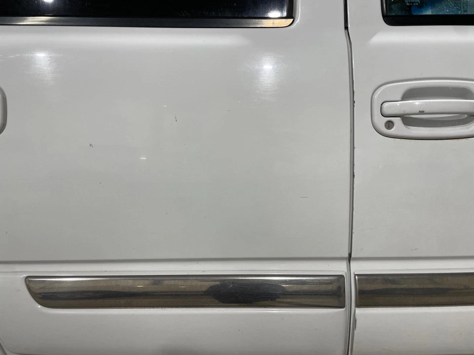 2000 - 2006 GMC Yukon Passenger RH Right Summit White-50U Rear Power Door Shell Foto 4 de 4