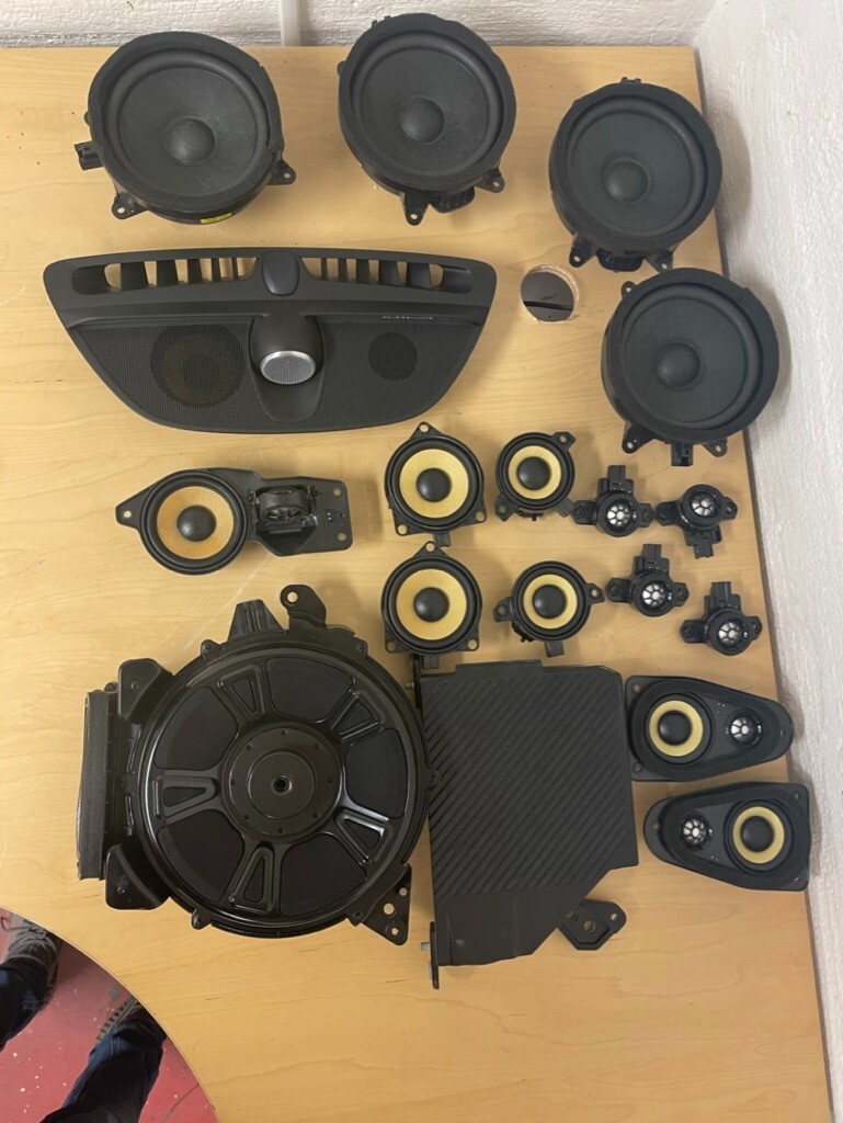 Bowers & wilkins Volvo XC90 S90 V90 retrofit kit Yellow Speakers