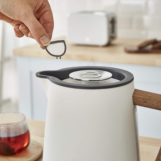 Swan SK14610WHTN Limescale Filter 3000W Nordic Kettle White for sale