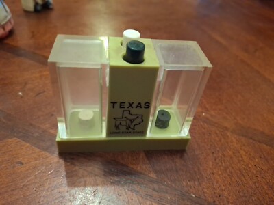 Clean Vintage  Salt & Pepper Shaker Texas The Lone Star State clickers Whirley 