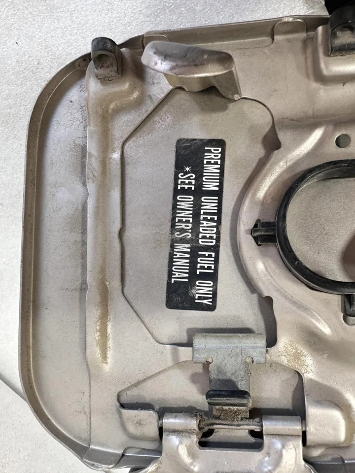 1997 1998 1999 2000 2001 2002 2003 2004 ACURA RL FUEL FILLER DOOR COVER GOLD NGM - Image 3 of 4