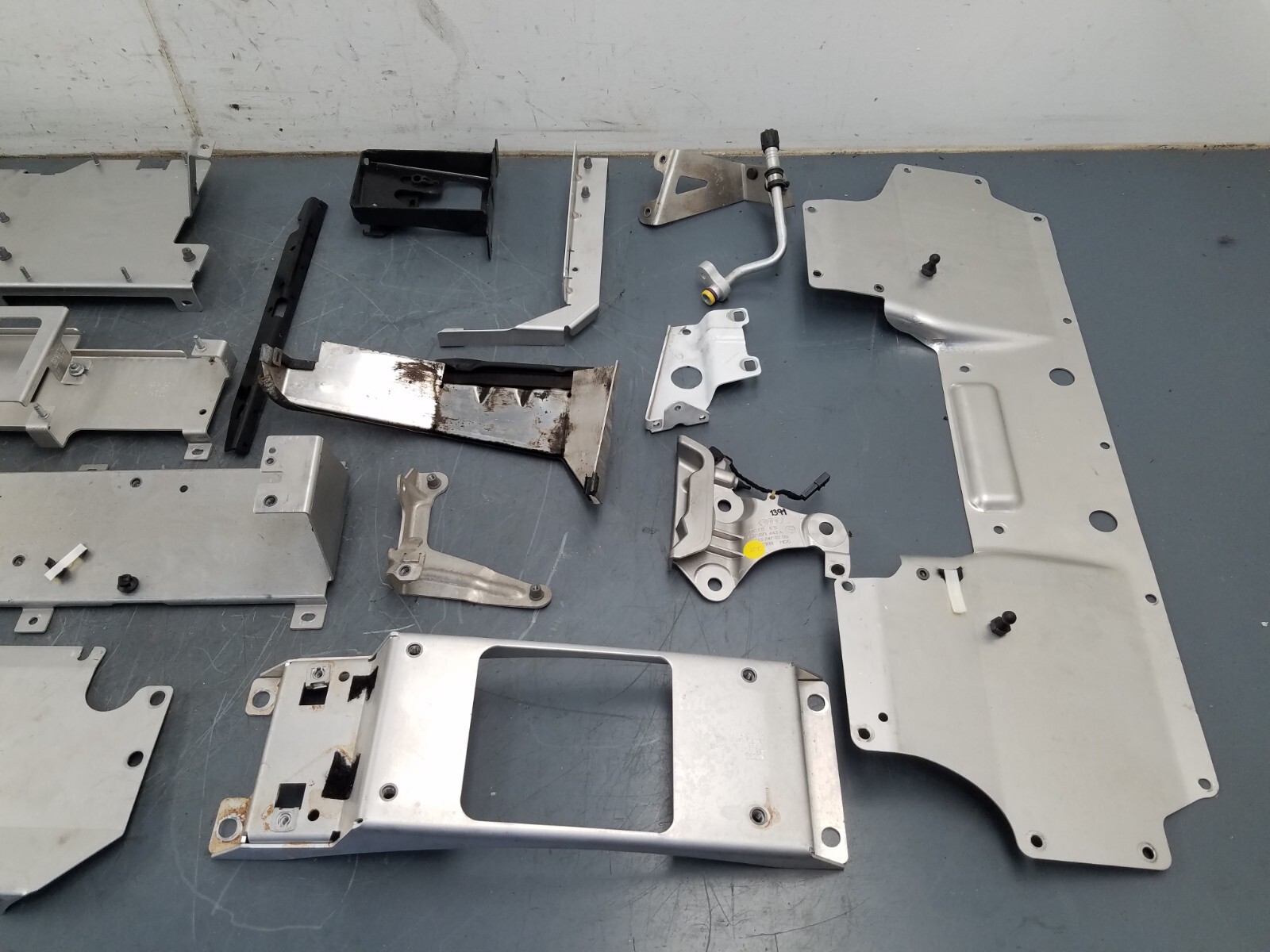 2011 Audi R8 Spyder V10 Assorted Metal Brackets  #0472 J7