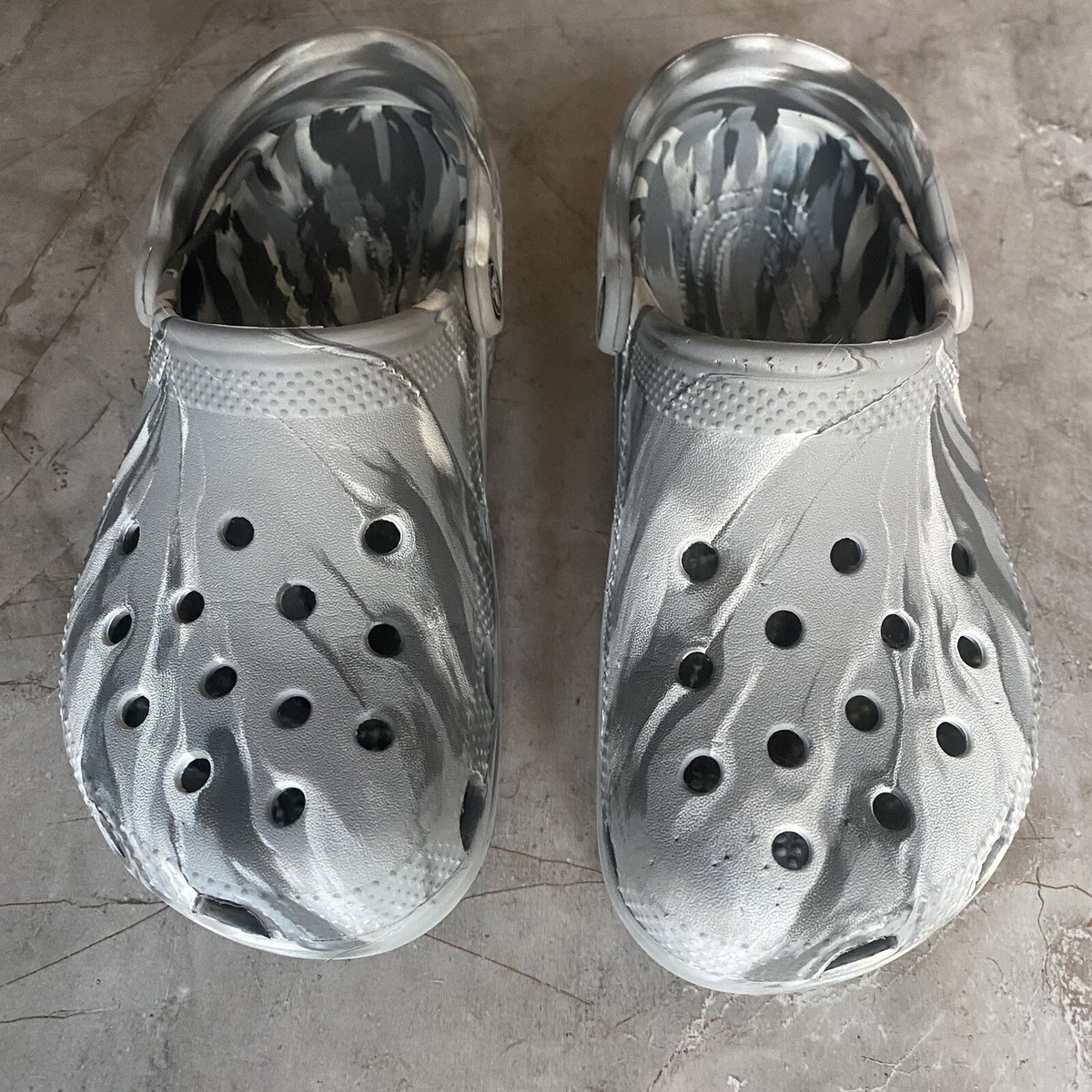 Crocs Unisex Adult Classic Camo Clogs Gray Camo Mens/7 Womens