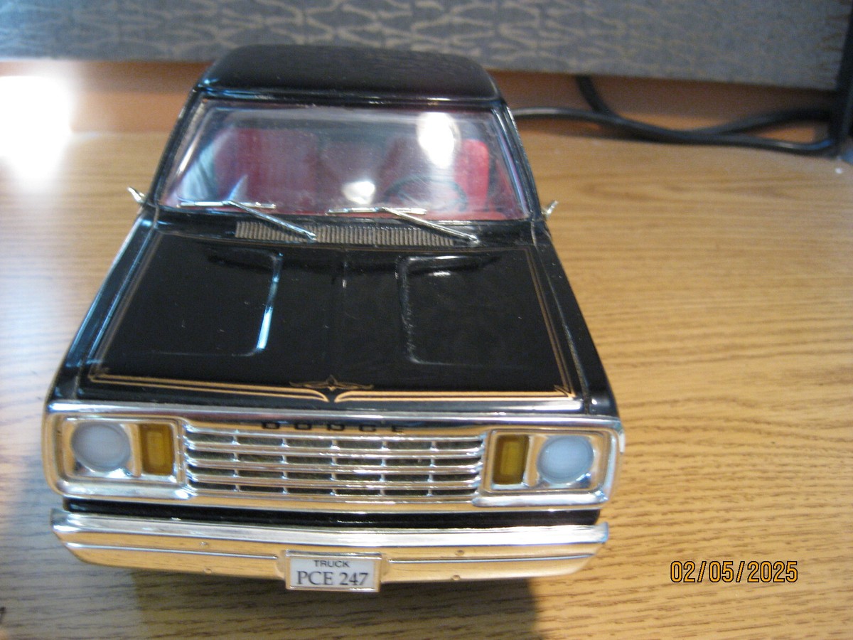 1/18 1978 DODGE PICKUP, 