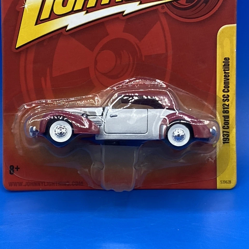 2010 1:64 Johnny Lightning 1937 Cord 812 SC Convertible - Image 4 of 4